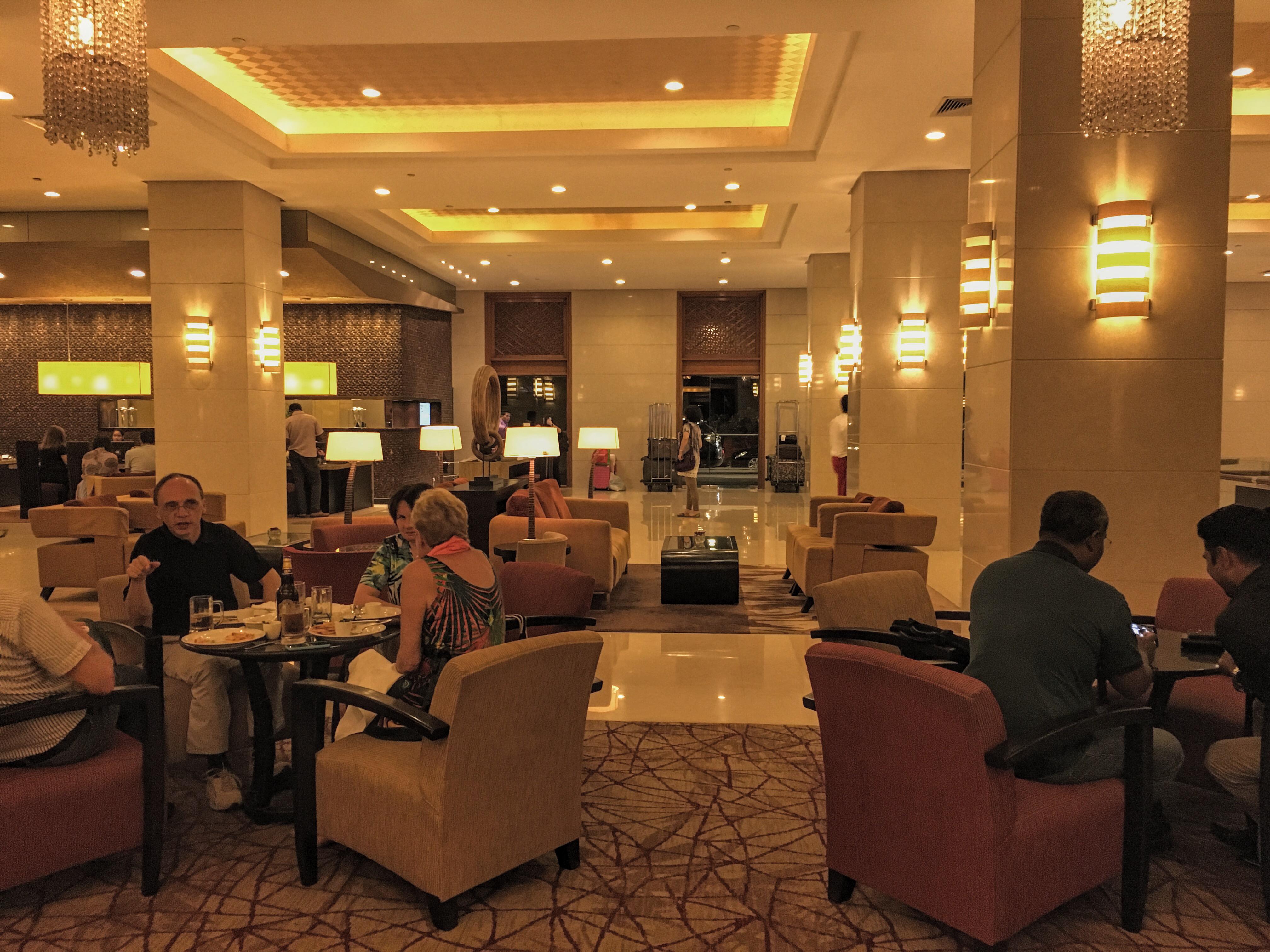 Cinnamon Lakeside Colombo Kültér fotó The lobby of the hotel