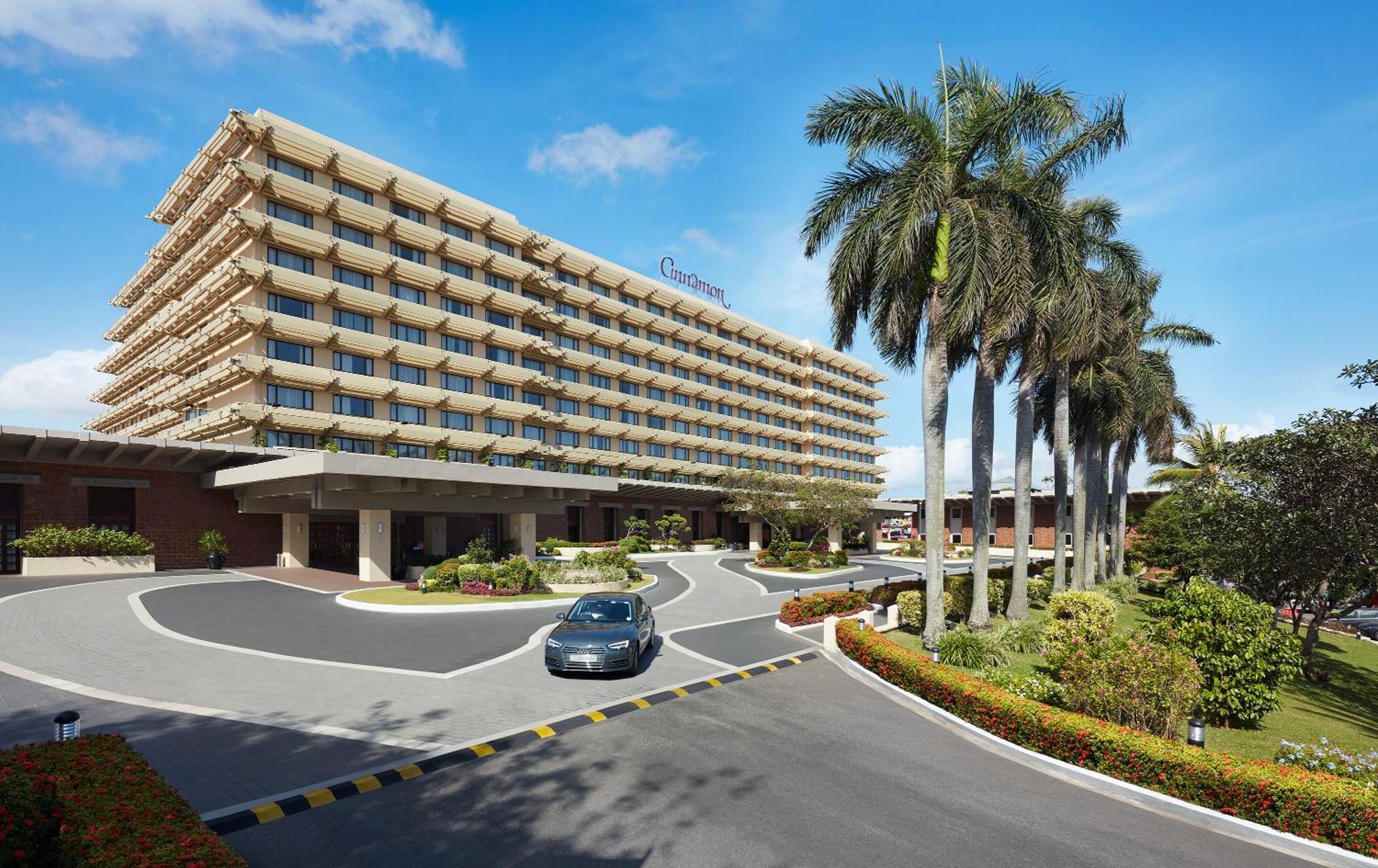 Cinnamon Lakeside Colombo Kültér fotó The hotel in 2015