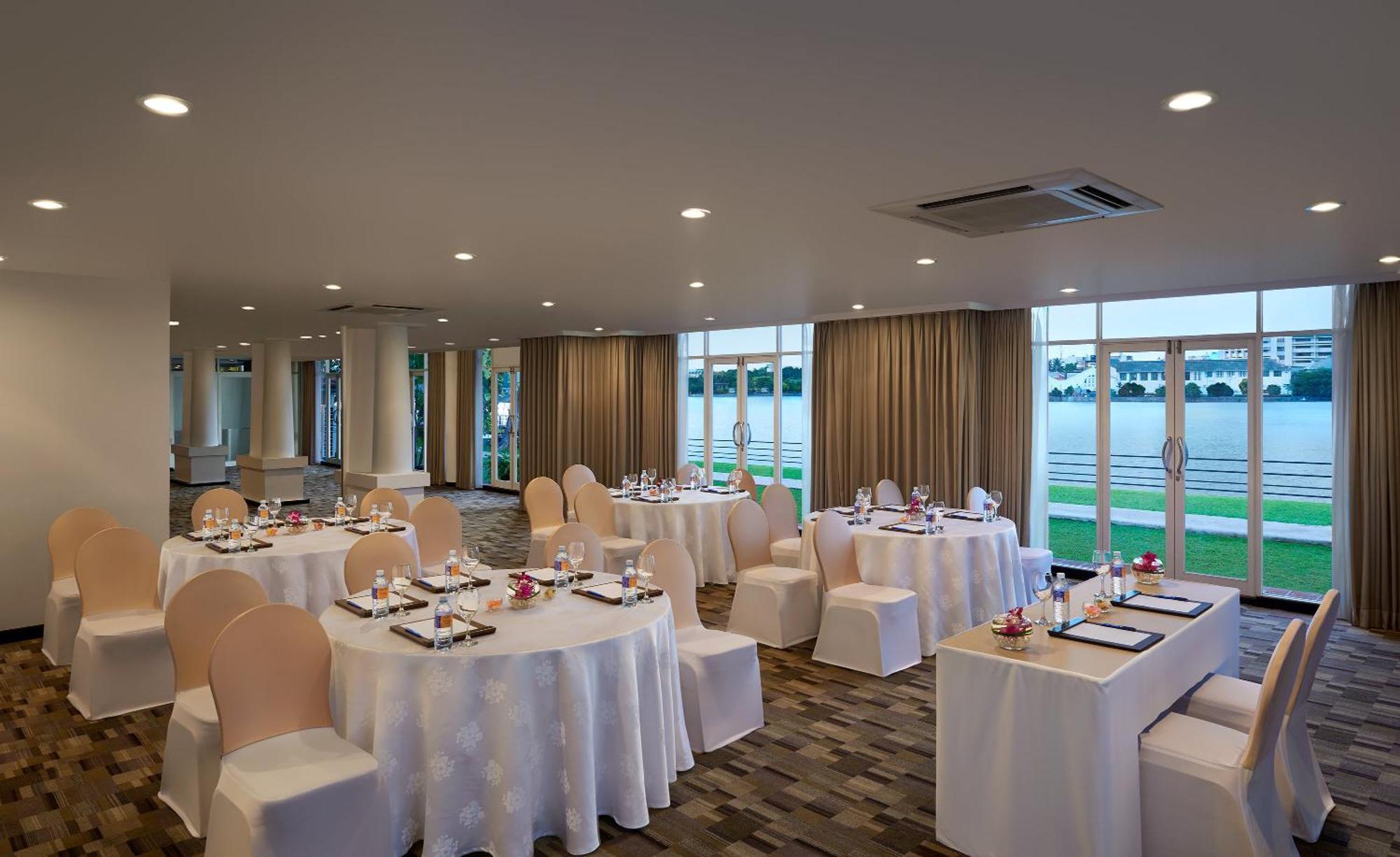 Cinnamon Lakeside Colombo Kültér fotó Meeting room