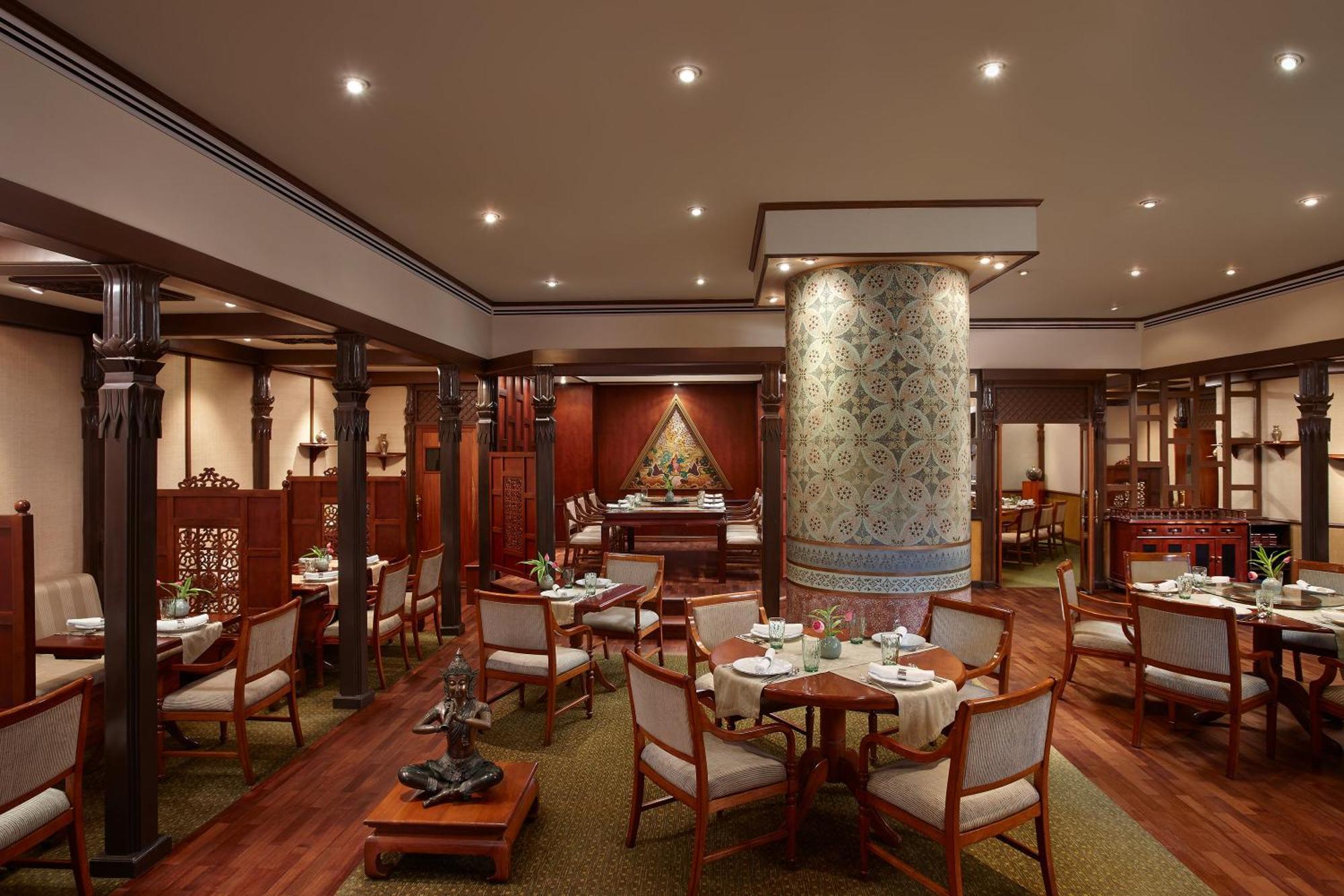 Cinnamon Lakeside Colombo Kültér fotó The interior of the restaurant