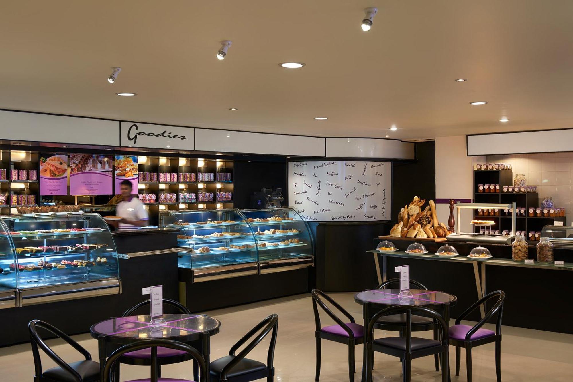 Cinnamon Lakeside Colombo Kültér fotó A pastry shop in Kuala Lumpur, Malaysia