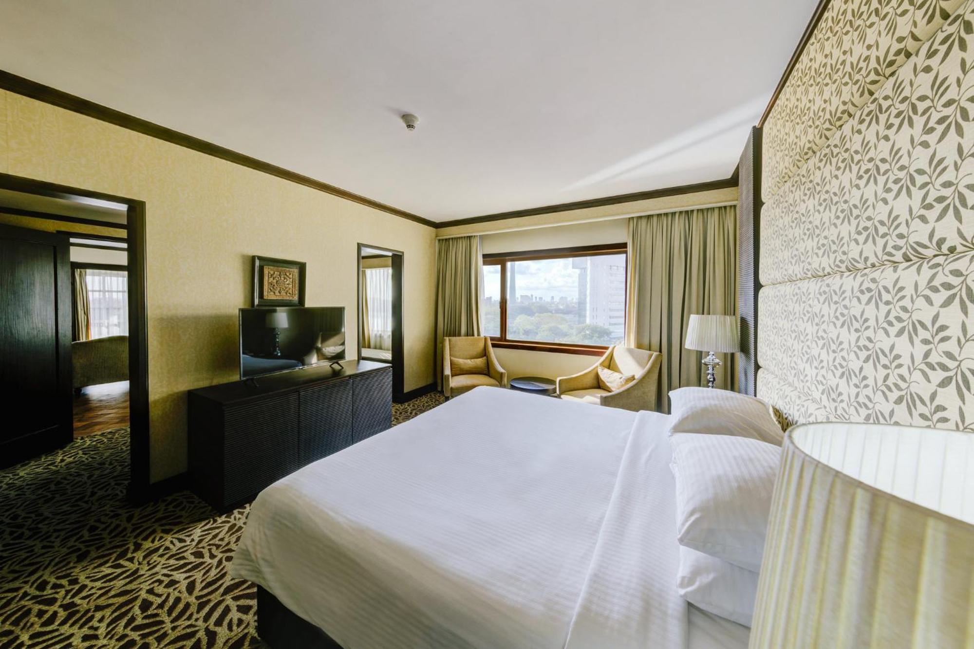 Cinnamon Lakeside Colombo Kültér fotó A bedroom at the hotel