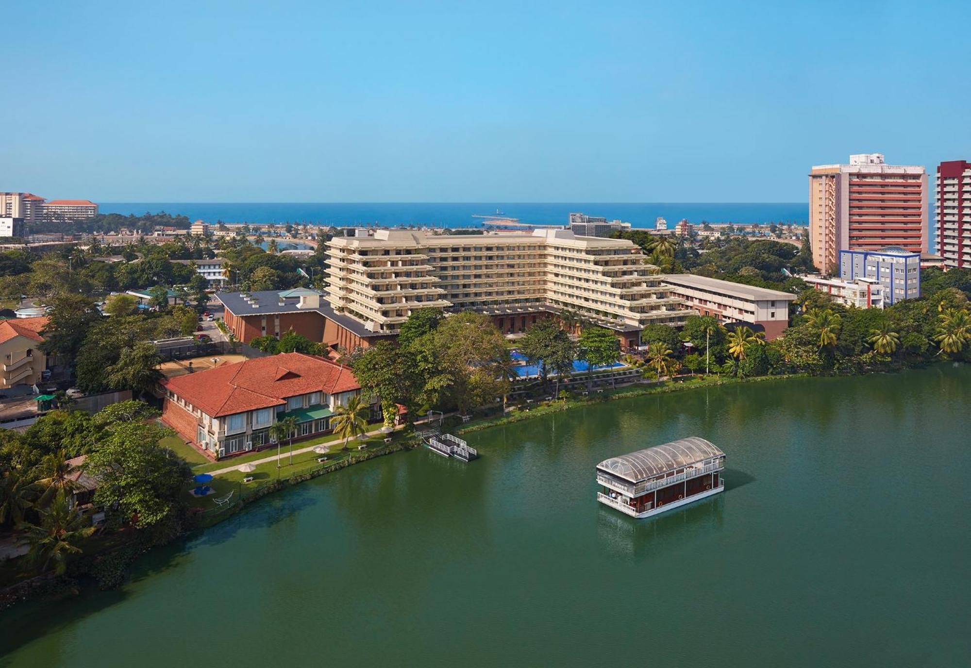 Cinnamon Lakeside Colombo Kültér fotó Aerial view of the hotel