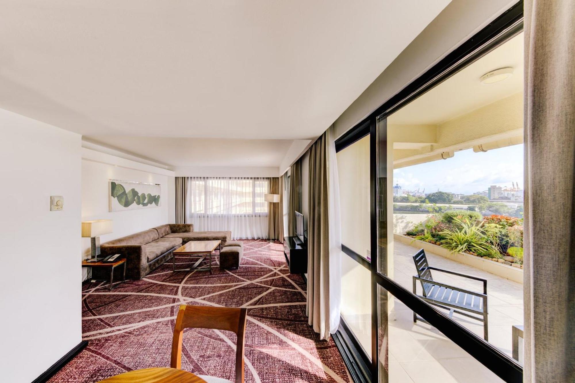 Cinnamon Lakeside Colombo Kültér fotó A suite at the Hilton San Francisco